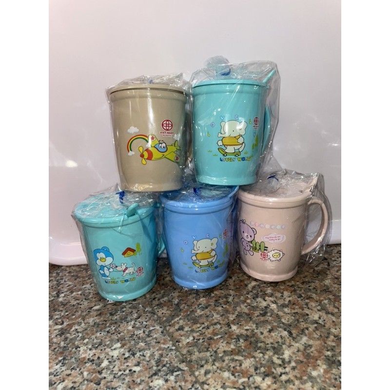 Cốc Nắp Song Long chất liệu nhựa PP bền bỉ an toàn thực phẩm