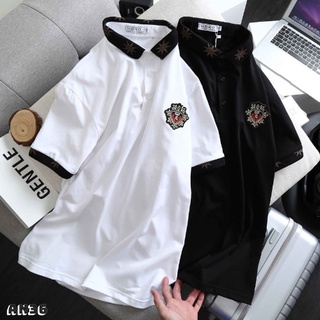 Áo thun polo cổ trụ thêu logo sư tử, vải cotton mềm mịn.