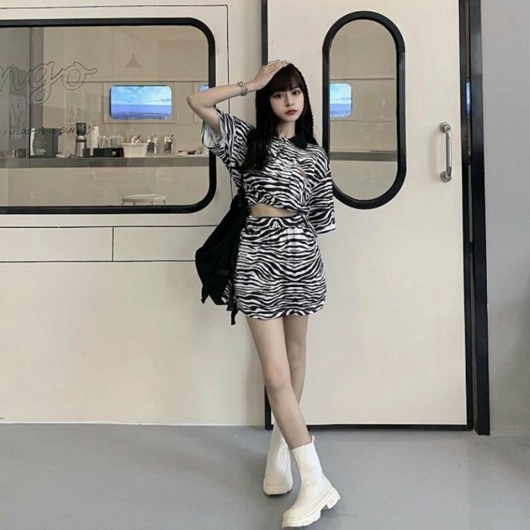 [QUÀ TẶNG LÀ KHẨU TRANG BẠN NHÉ] Áo croptop kèm chân váy loang ngựa vằn / Set bộ thời trang nữ trẻ trung năng động | BigBuy360 - bigbuy360.vn