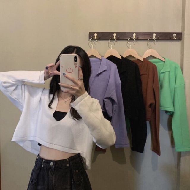 Áo len cổ bẻ khoét dài tay dáng croptop