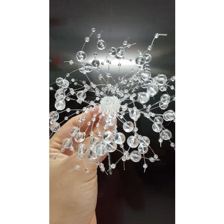 Chùm dây hạt cườm làm nhụy hoa voan khổng lồ