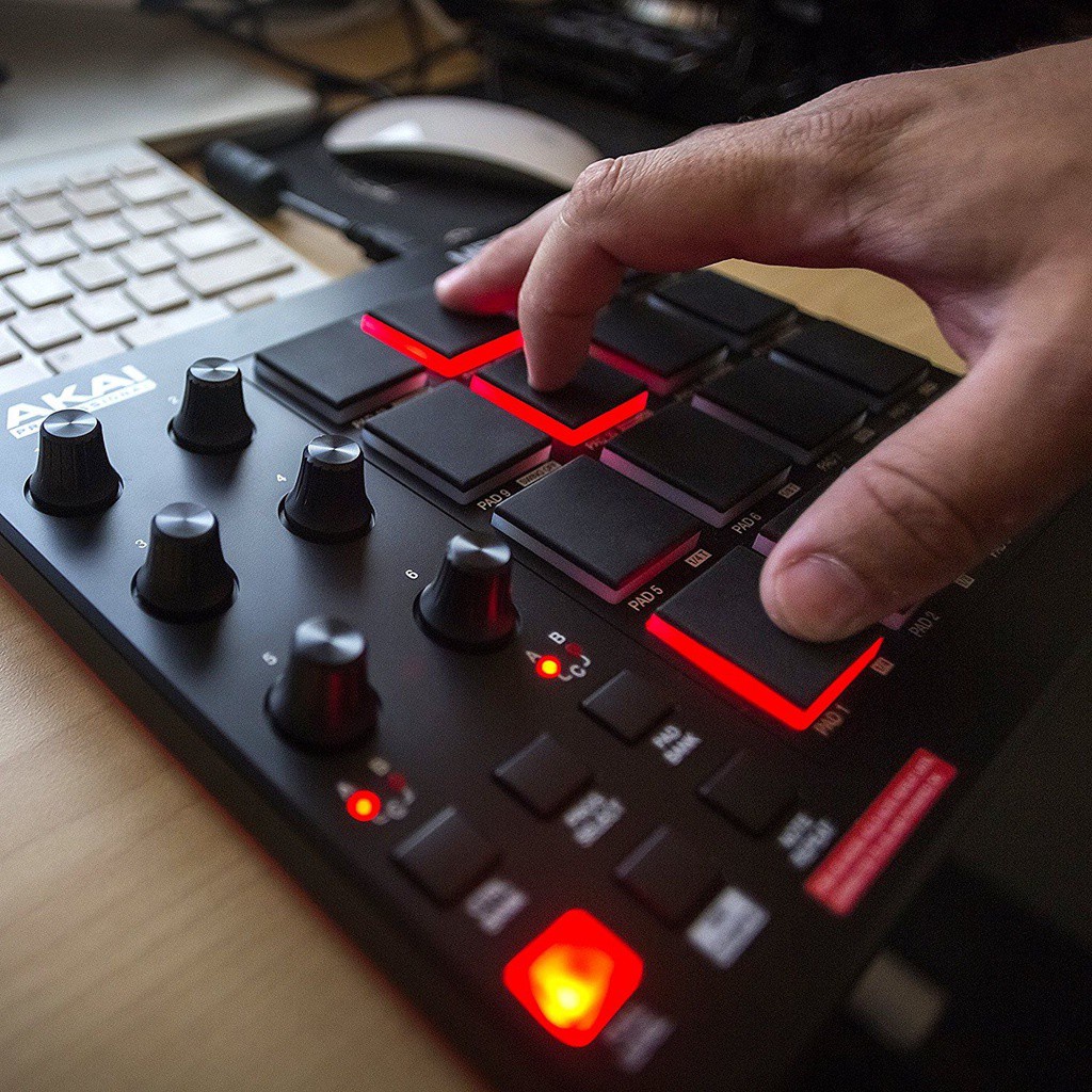 PAD trống AKAI MPD 218 - Phím nhạy như đánh thật