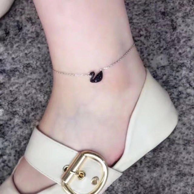 Lắc chân thiên nga đen | BigBuy360 - bigbuy360.vn