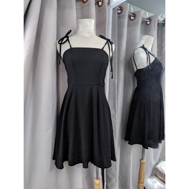 Đầm 2 dây thiết kế ôm ngực, Váy hai dây thắt nơ vai xòe Chất liệu voan Đen Trắng Chấm bi đen