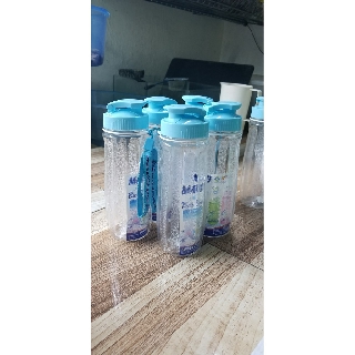 Bình đựng nước nhựa duy tân có dây cầm 700ml