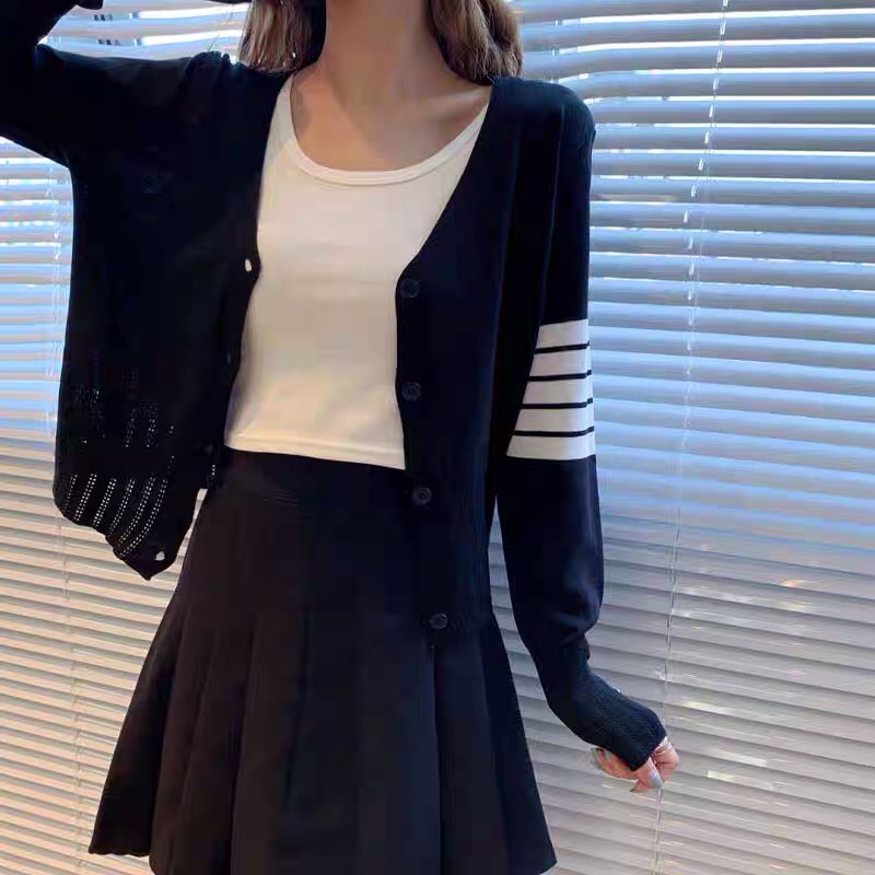 Áo cardigan len trơn kẻ ngang tay dài cài cúc cổ V dáng ngắn | BigBuy360 - bigbuy360.vn