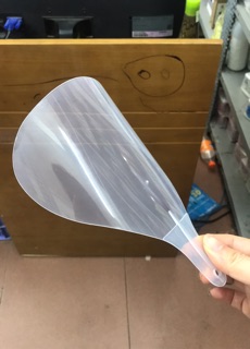 Miếng nhựa che mặt