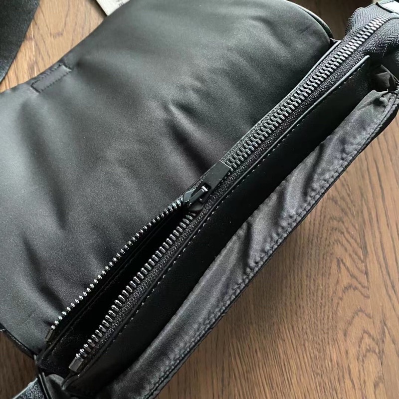 ⚡️ - Túi xách đeo chéo backless snap fog