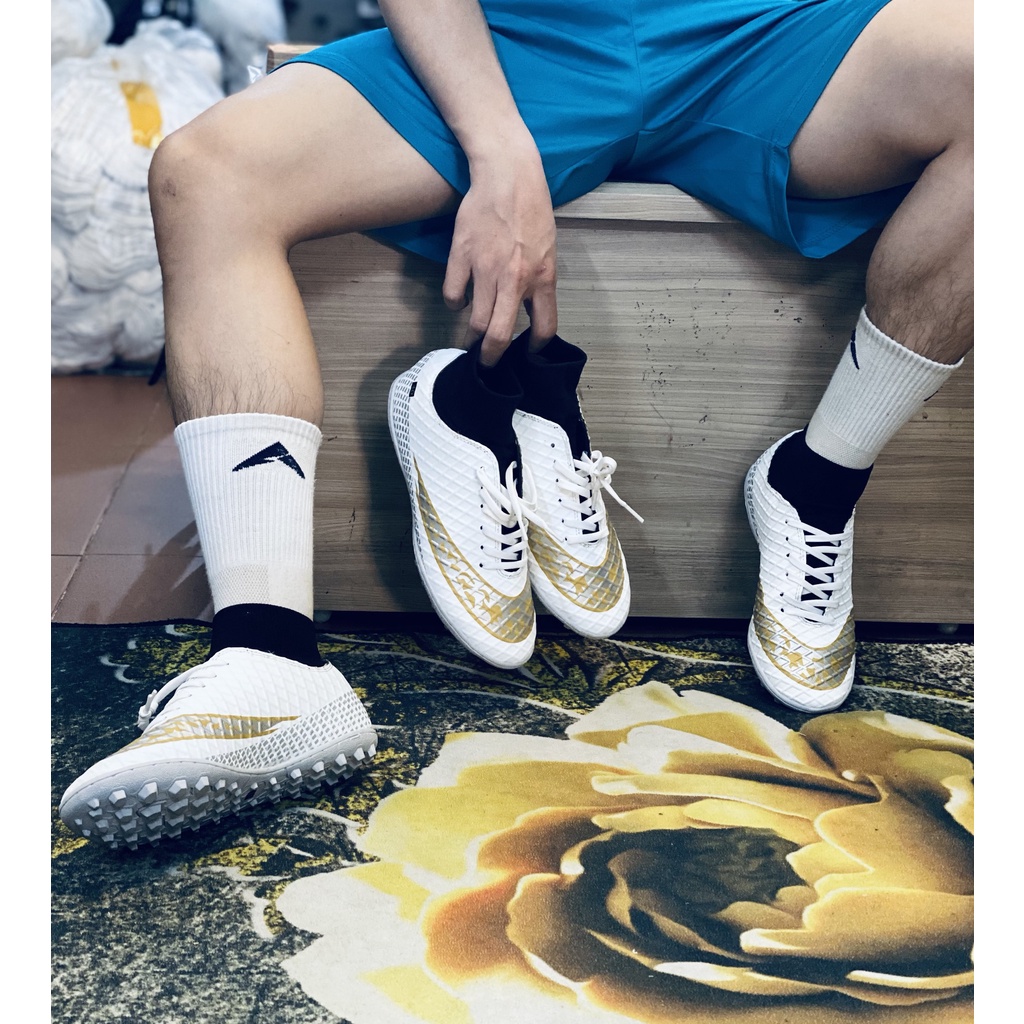 GIÀY ĐÁ BÓNG KHÓA CỔ CHÂN PAPKUN