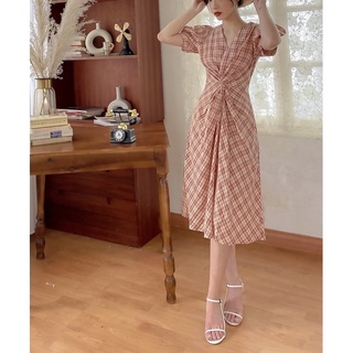 Váy kẻ xoắn eo