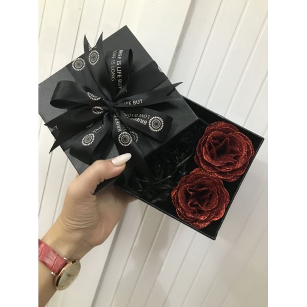 Hộp hoa nhũ đựng son, phấn , nước hoa siêu sang