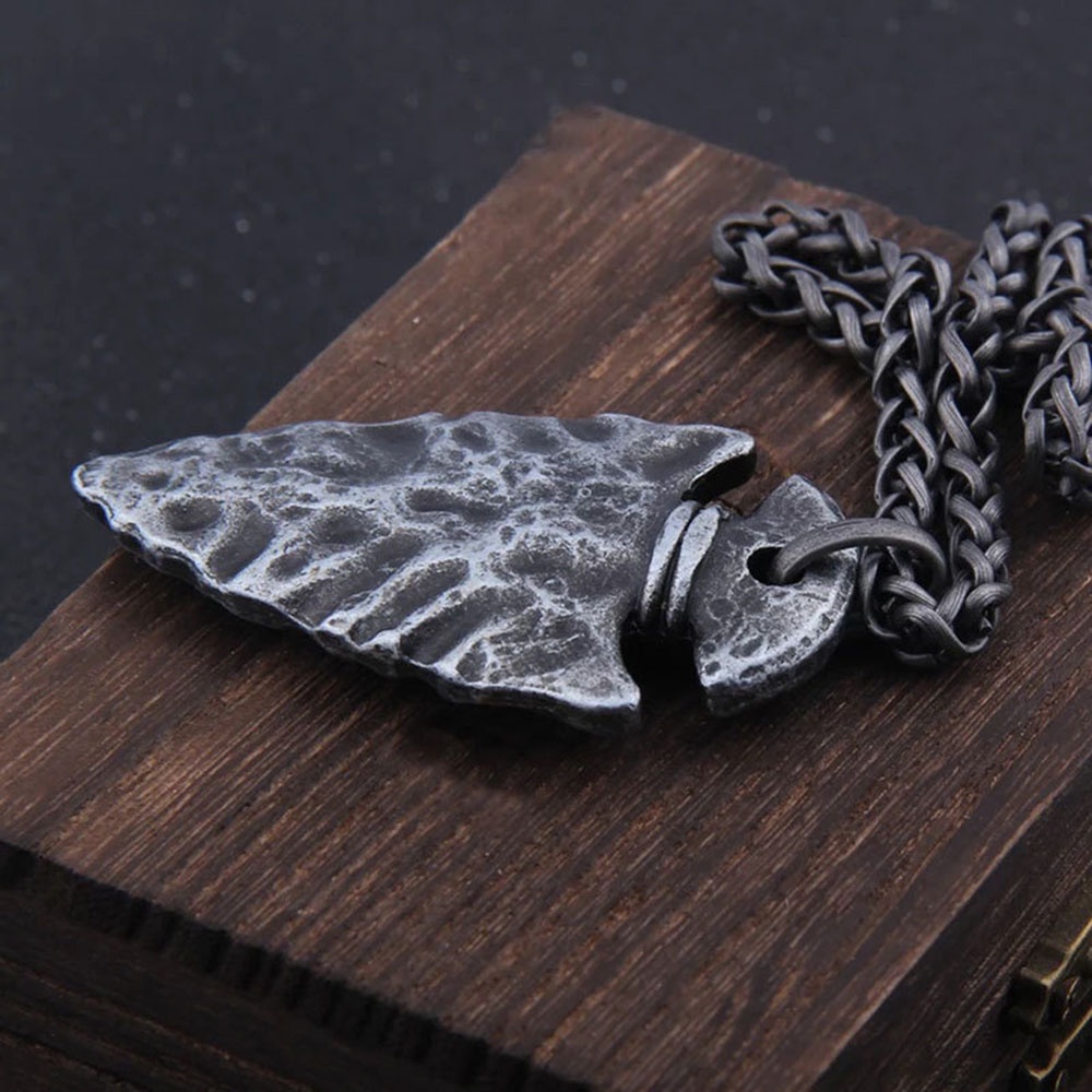 Vòng cổ dạng la bàn tam giác viking cổ