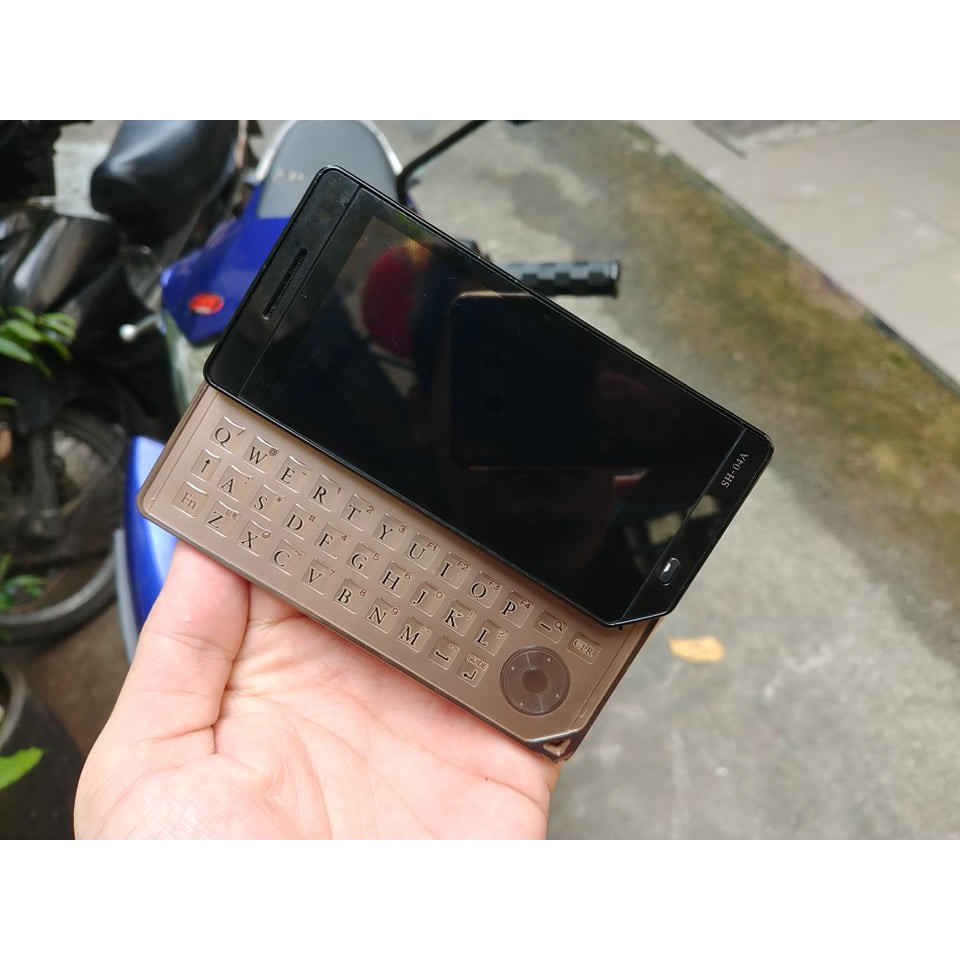 Điện thoại Sharp Sh-04A màu nâu