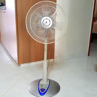 Quạt đứng Panasonic F-307KHB(màu xanh)/F-307KHS(màu bạc)