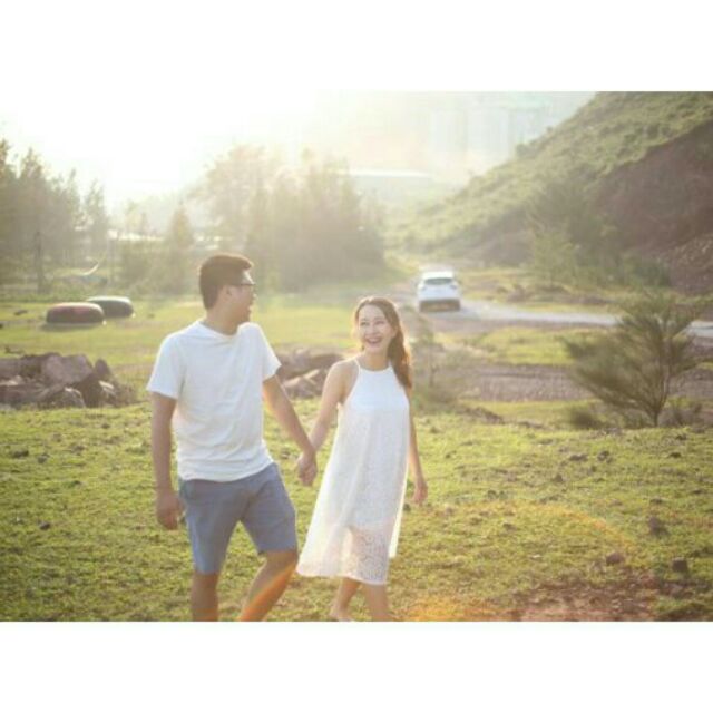 Maxi dáng dài cổ yếm vải ren | BigBuy360 - bigbuy360.vn