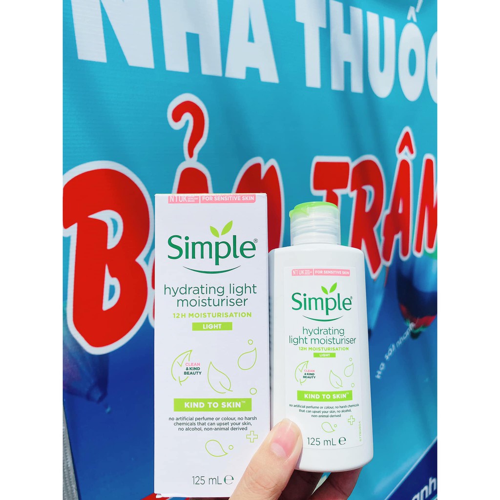 KEM DƯỠNG ẨM SIMPLE LIGHT MOISTURISER