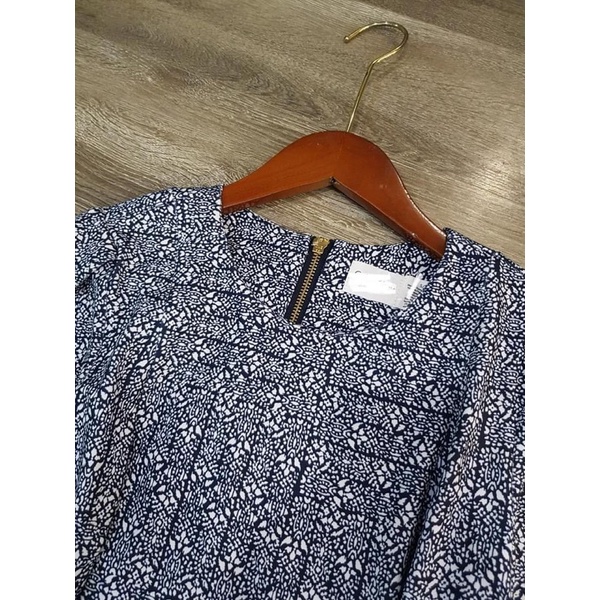 Đầm Calvin klein xịn dáng xoè có tay dây kéo vàng sau lưng