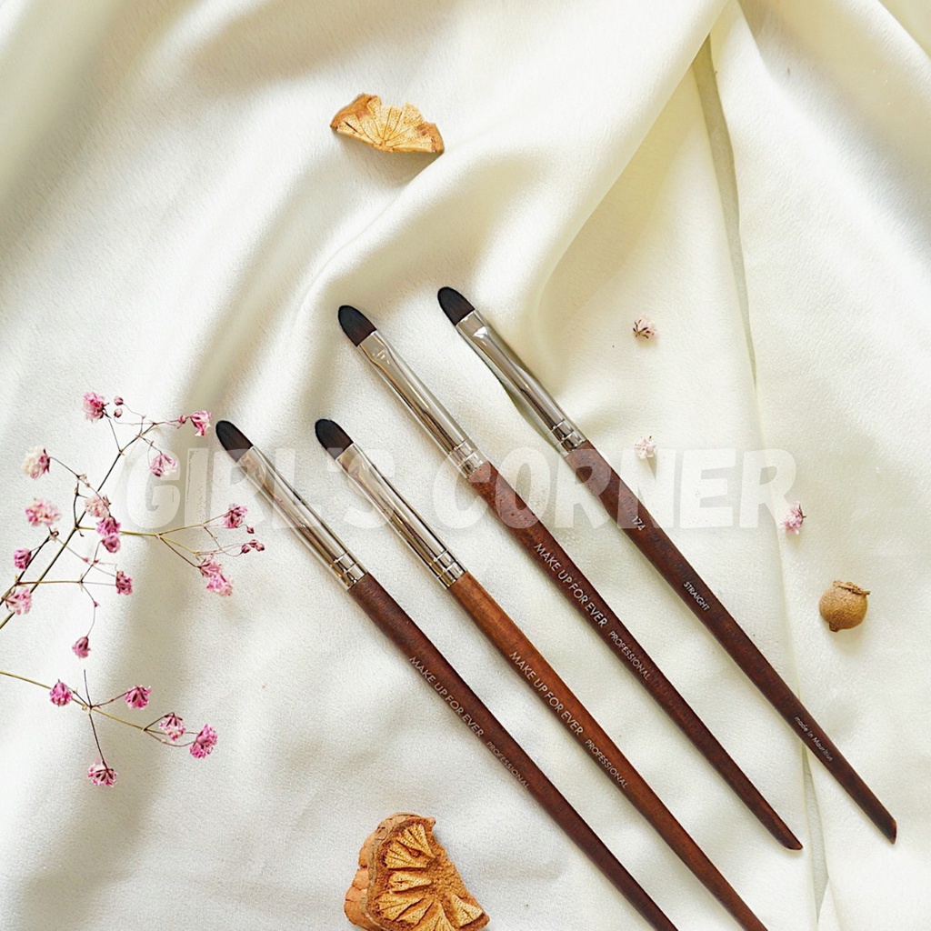 Cọ môi - che khuyết điểm Makeup Forever 174