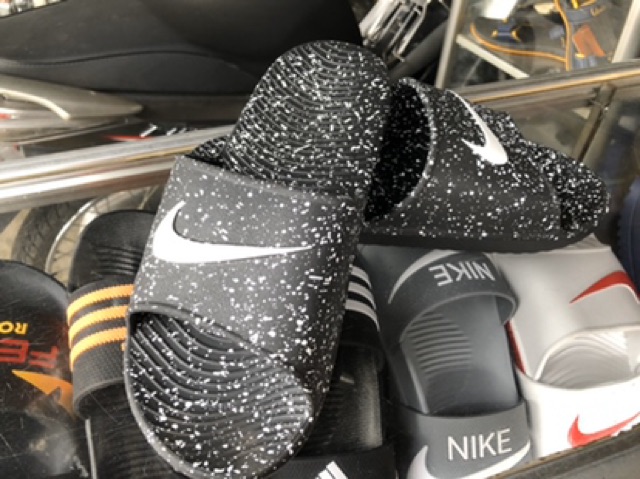 Dép quai ngang nam full đen chấm trắng đêm sao trời siêu hot bền nhẹ êm chân