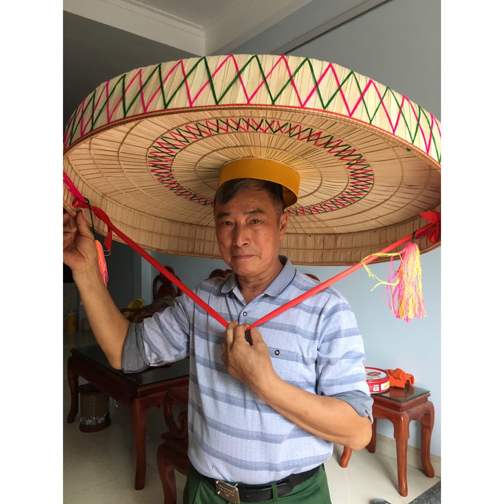 Nón quai thao siêu to khổng lồ