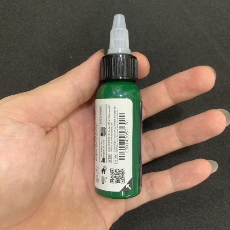 Mực xăm tông màu xanh lime green eternal
