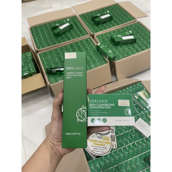 Bộ Đôi Giảm Mụn, Mờ Thâm Body Derladie Herbal Extract Body Solution Mist và Xà Phòng Derladie Cleansing Bar For Blem