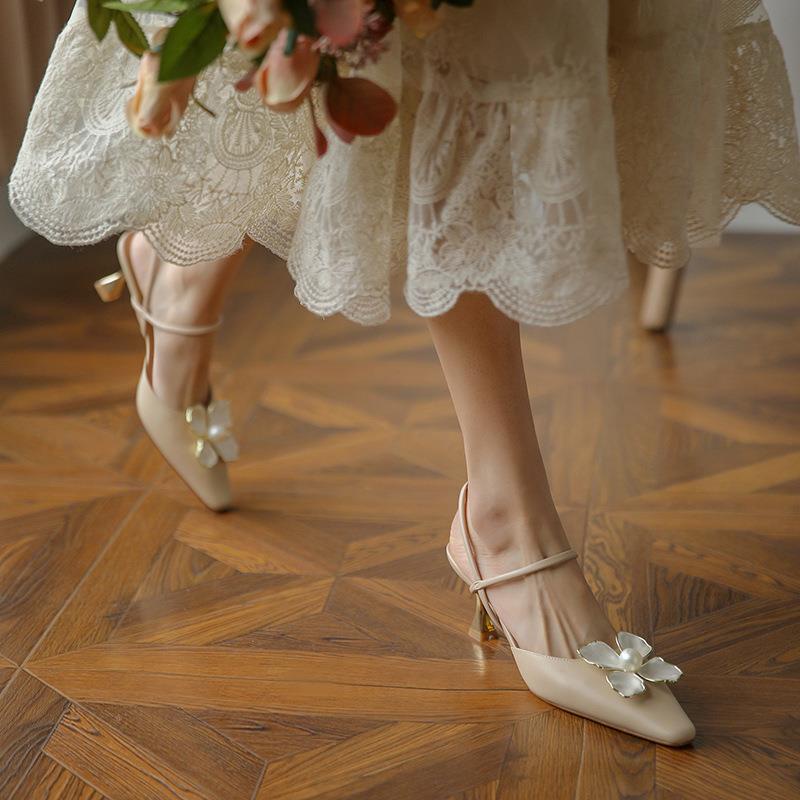 Giày Sandal Cao Gót Mũi Nhọn Đính Ngọc Trai Và Hoa Phong Cách Châu Âu Cho Nữ