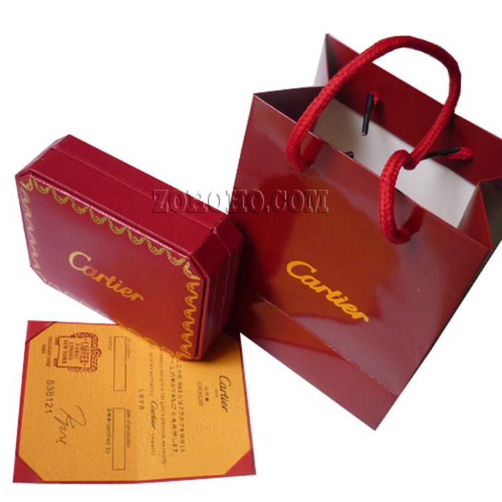 Vòng đinh uốn bảng dày cho tay nam.