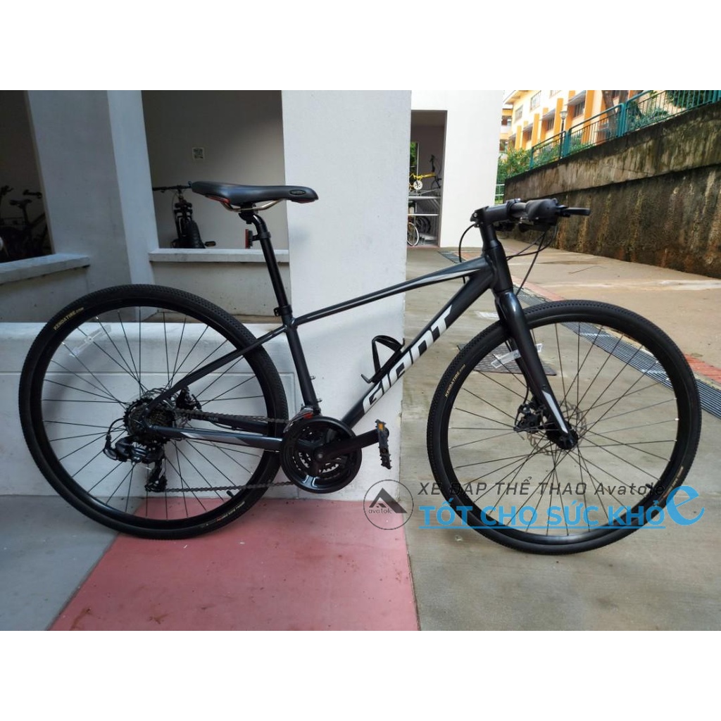 Xe đạp đường trường Giant Escape 2 Disc-2020, Khung sườn Giant 700C Aluxx, Bộ group Shimano Tourney, Màu trắng đen