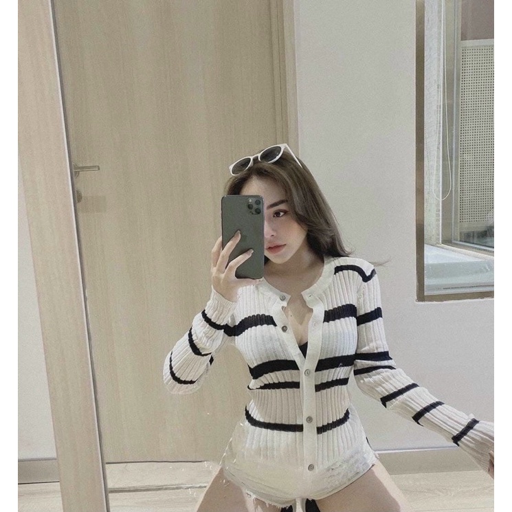 Áo len mongtoghi kẻ cổ tròn