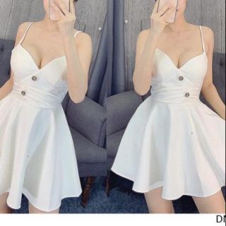 Đầm xòe 2 dây hở ngực đính nút sexy