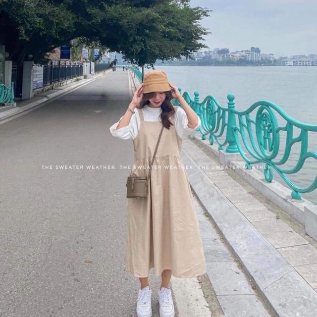 Set Yếm kaki baby doll màu be kèm áo thun trơn