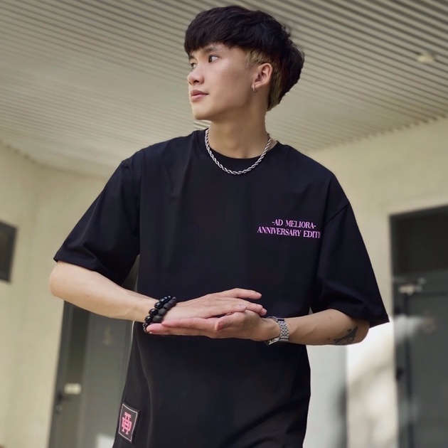 Áo thun cổ tròn form oversize , vải cotton 100% co dãn 4 chiều.