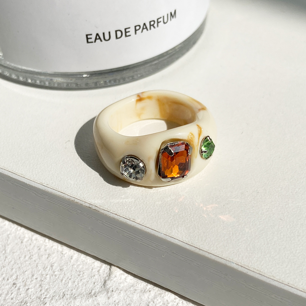 Nhẫn đính đá phong cách cổ điển dành cho nữ