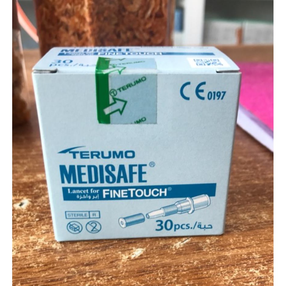 Combo Que test thử đường huyết TERUMO MEDISAFE FIT, nhập khẩu chính ngạch, tem niêm phong và nhãn phụ tiếng việt