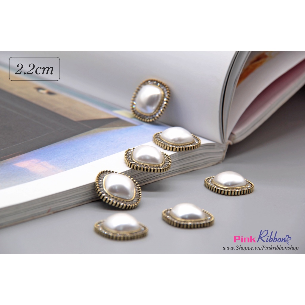 Charm hình vuông viền đá nhí 2.2cm