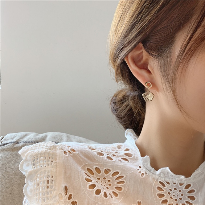 Khuyên Tai Hình Thoi Đính Đá Đơn Giản Cá Tính