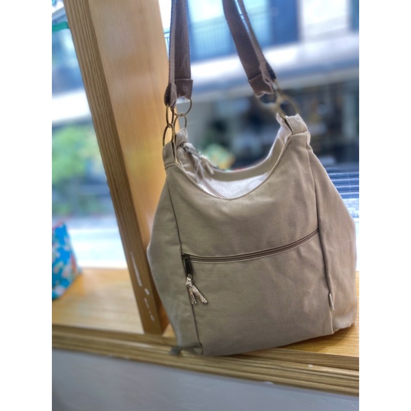 Túi LanV Linen Striped Slouch Bag có sọc ánh kim