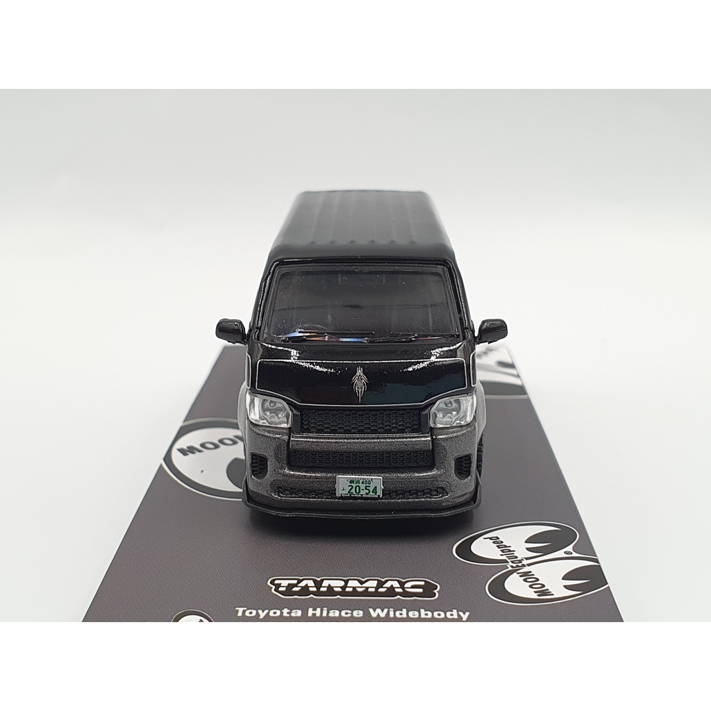 Xe Mô Hình Toyota Hiace Widebody MOONEYES 1:64 Tarmac Works (Đen)