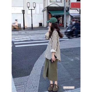Set áo sơmi kẻ và chân váy dáng dài