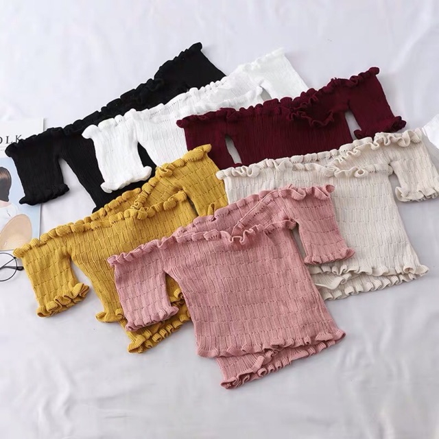 Croptop bẹt vai giống chị Nhã