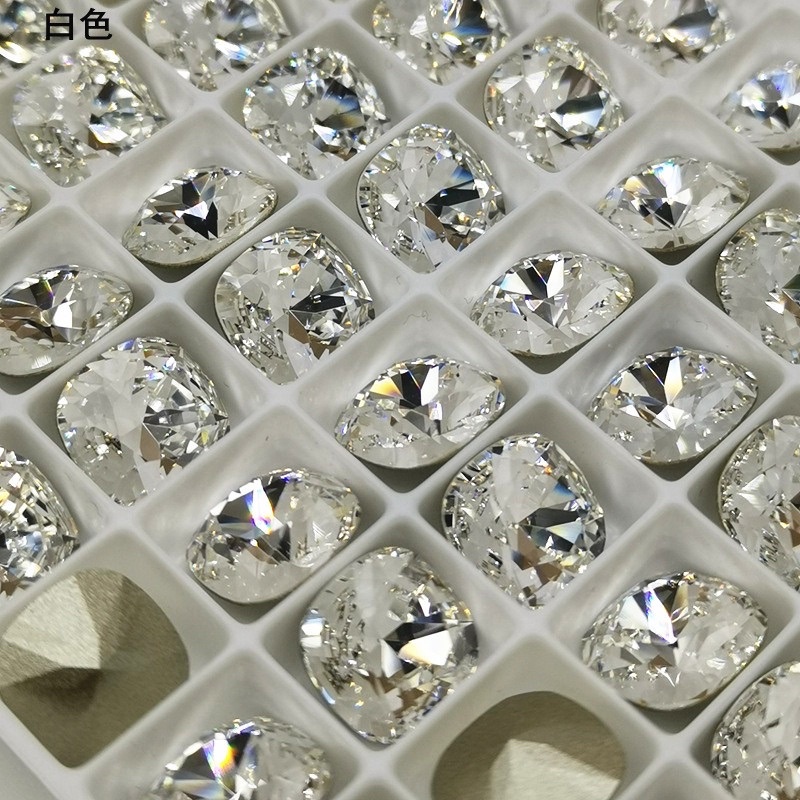 Đá hình vuông đính móng