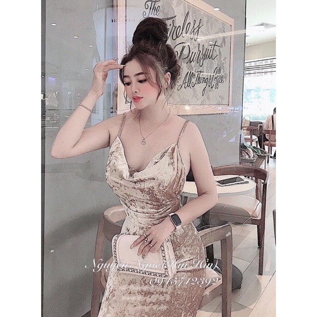 Đầm ôm nhung 2 dây cổ đổ