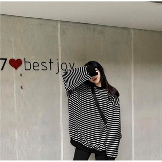 Áo sweater kẻ đen trắng