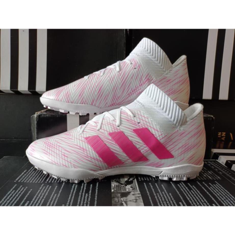 Giày đá bóng sân cỏ nhân tạo Adidas Messi Nemeziz 18.3 Hồng Trắng TF !!! 🕸️