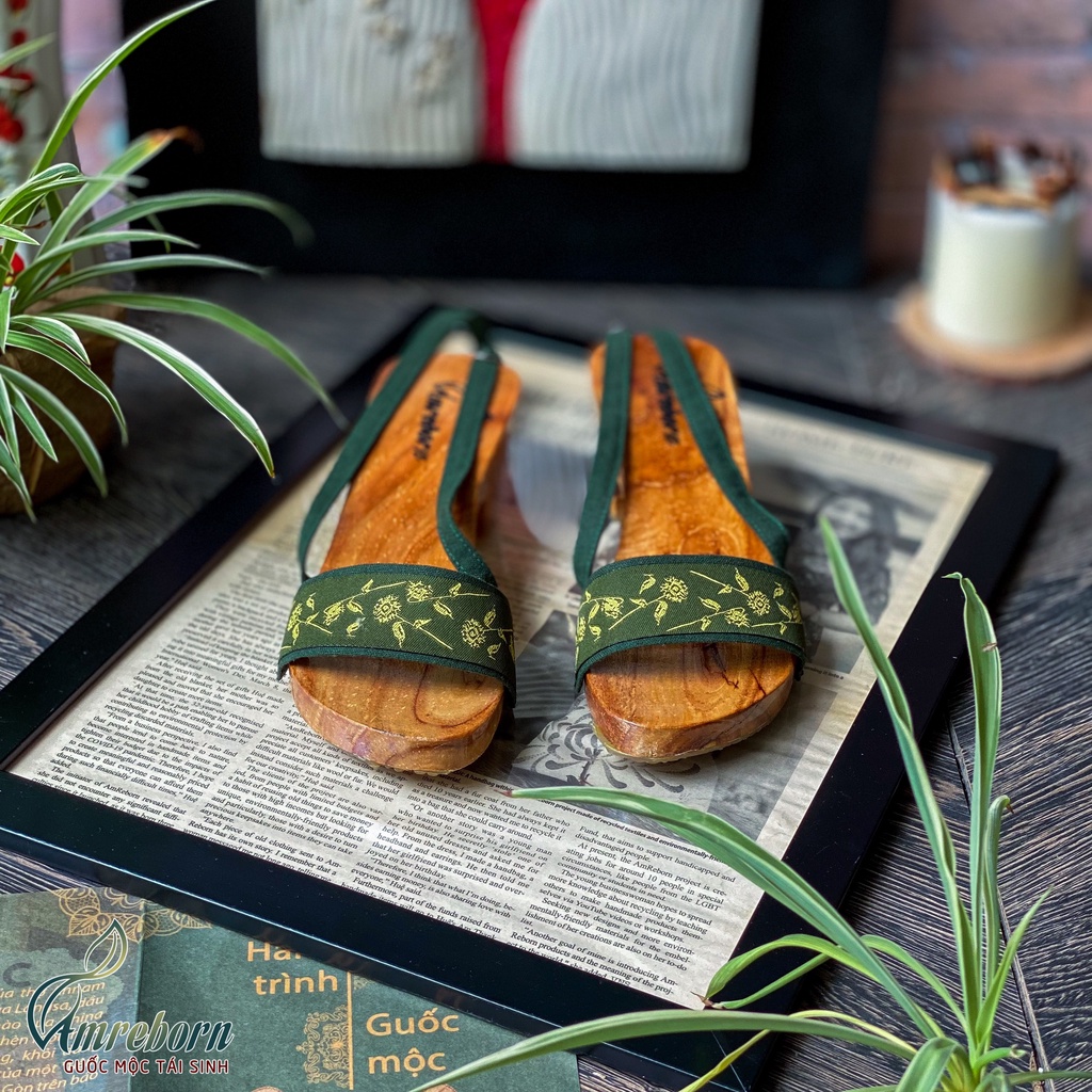 Guốc mộc sandal, guốc mộc quai vải thêu tay hoa hồng, guốc mộc tân thời