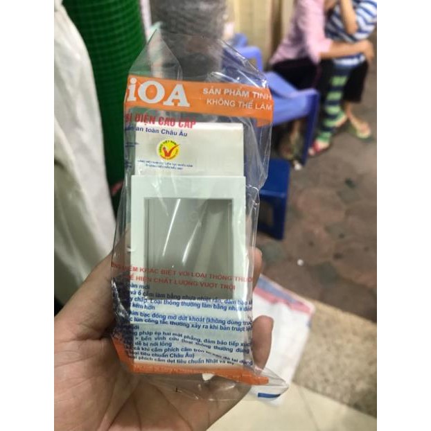 Cầu dao tự động ,át lioa