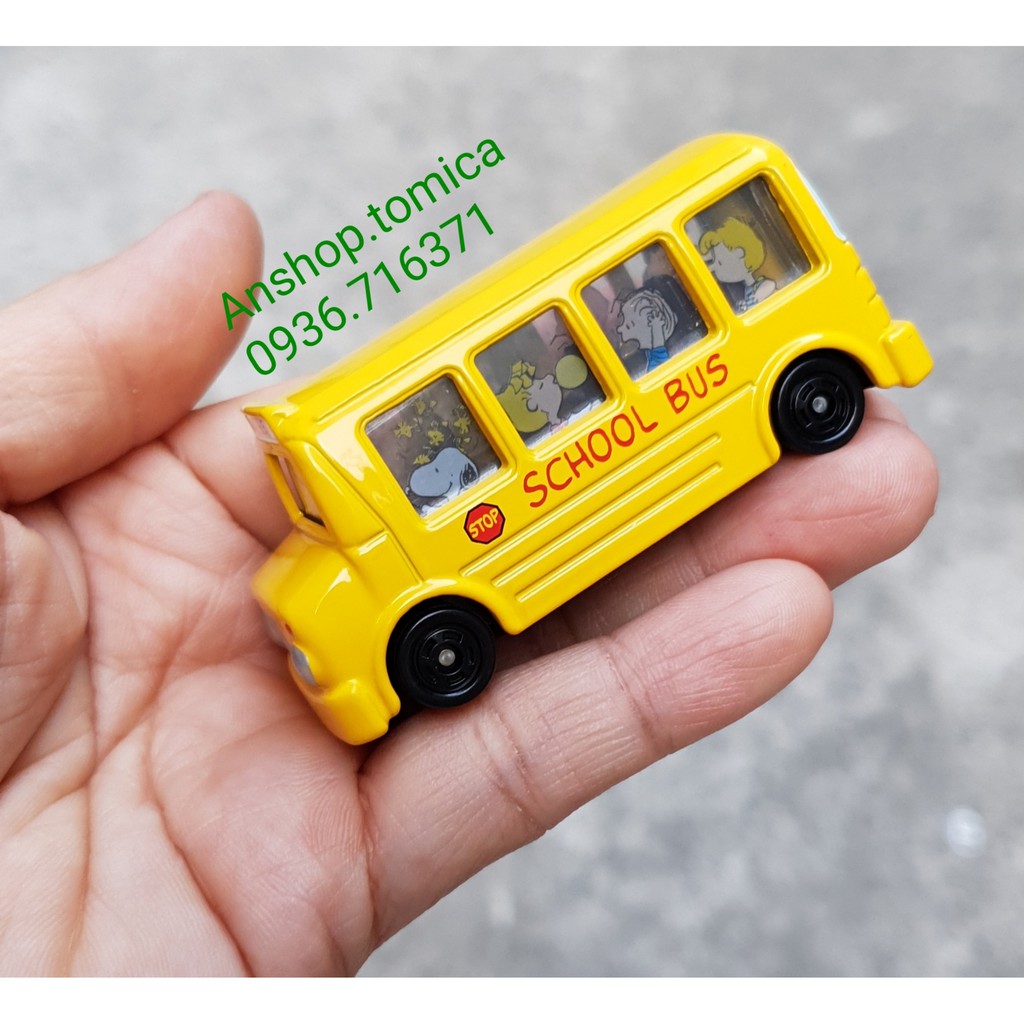 Mô hình xe bus trường học (Snoopy School Bus) màu vàng tomica Nhật Bản