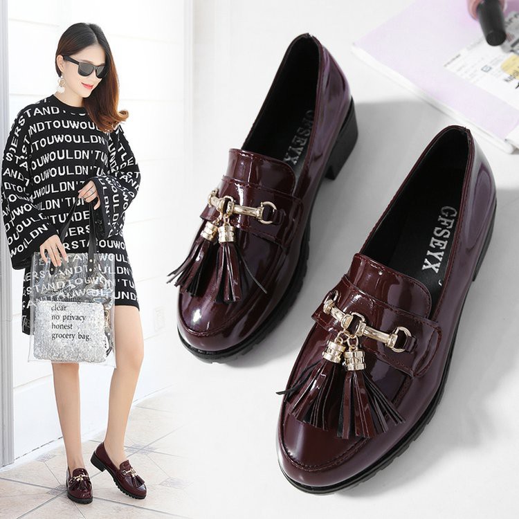 Giày mũi tròn phối tua rua gót vuông thời trang nữ | BigBuy360 - bigbuy360.vn