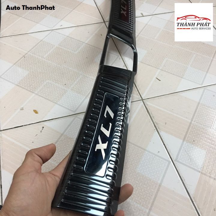 Chống trầy cốp trong, ngoài xe Suzuki XL7 2020- 2022 chất liệu titan cao cấp